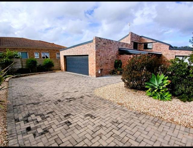 3 BEDROOM HOUSE FOR SALE IN STILBAAI-WES